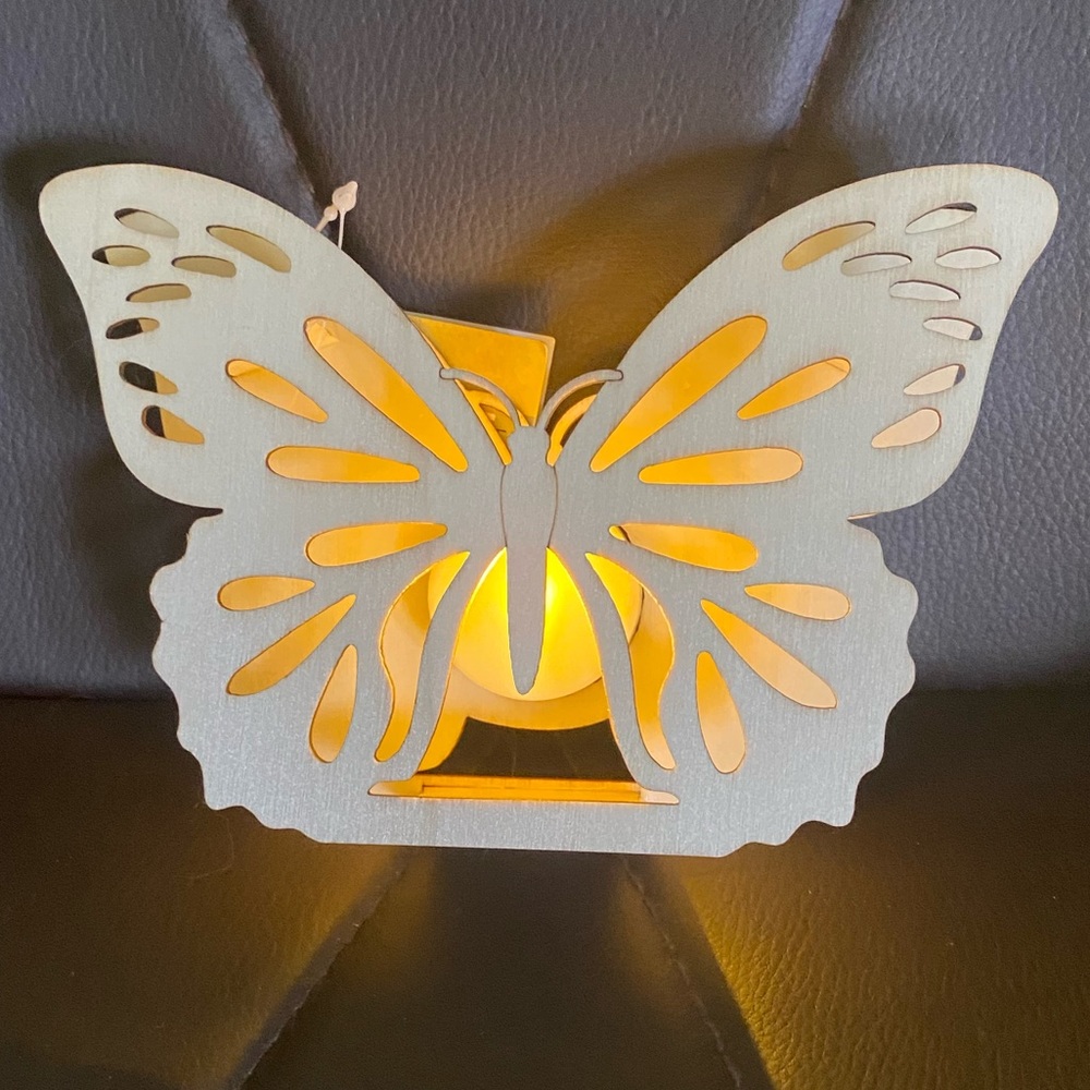 Darling Butterfly Light Wooden Up NO PLUG in required NWT